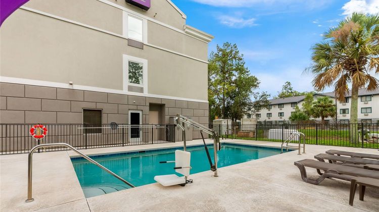 Sleep Inn and Suites University Shands Pool