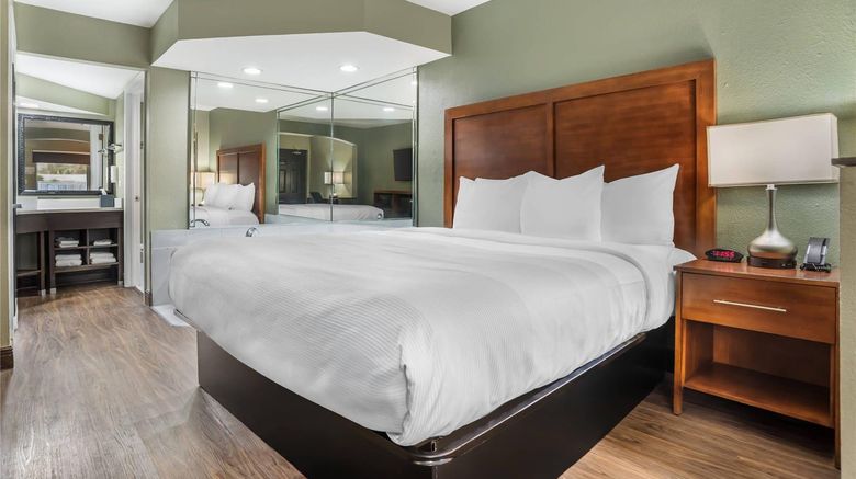 <b>Quality Inn & Suites Panama City Suite</b>. Images powered by <a href="https://iceportal.shijigroup.com/" title="IcePortal" target="_blank">IcePortal</a>.