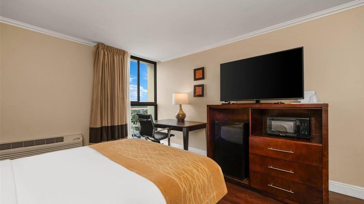 Comfort Inn Oceanside Room