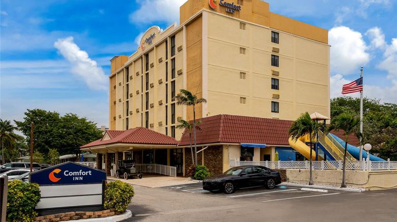 <b>Comfort Inn Oceanside Exterior</b>. Images powered by <a href="https://iceportal.shijigroup.com/" title="IcePortal" target="_blank">IcePortal</a>.
