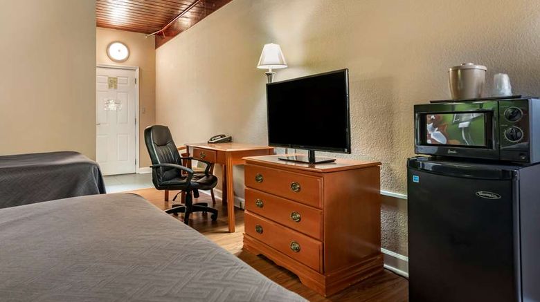 <b>Econo Lodge Tallahassee Downtown Room</b>. Images powered by <a href="https://iceportal.shijigroup.com/" title="IcePortal" target="_blank">IcePortal</a>.