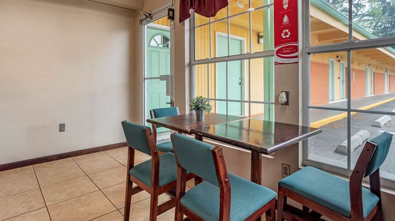 <b>Econo Lodge Tallahassee Downtown Restaurant</b>. Images powered by <a href="https://iceportal.shijigroup.com/" title="IcePortal" target="_blank">IcePortal</a>.