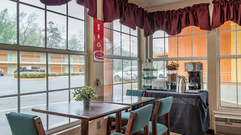 <b>Econo Lodge Tallahassee Downtown Restaurant</b>. Images powered by <a href="https://iceportal.shijigroup.com/" title="IcePortal" target="_blank">IcePortal</a>.