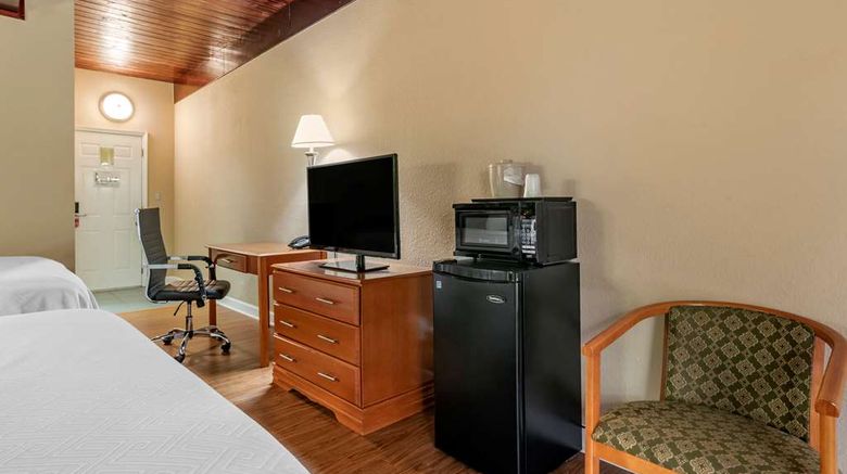 <b>Econo Lodge Tallahassee Downtown Room</b>. Images powered by <a href="https://iceportal.shijigroup.com/" title="IcePortal" target="_blank">IcePortal</a>.
