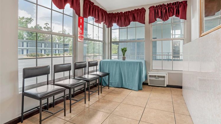 Econo Lodge Tallahassee Downtown Lobby