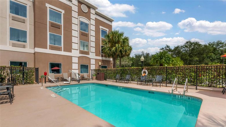 <b>Comfort Inn & Stes Wildwood The Villages Pool</b>. Images powered by <a href="https://iceportal.shijigroup.com/" title="IcePortal" target="_blank">IcePortal</a>.