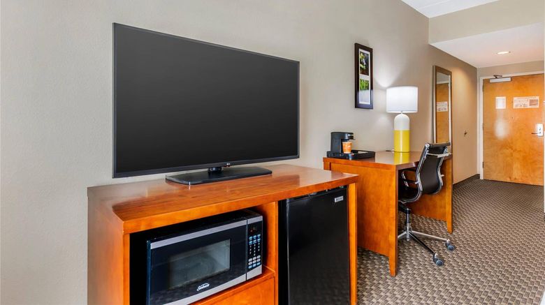 <b>Comfort Inn & Stes Wildwood The Villages Room</b>. Images powered by <a href="https://iceportal.shijigroup.com/" title="IcePortal" target="_blank">IcePortal</a>.