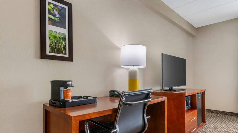 <b>Comfort Inn & Stes Wildwood The Villages Suite</b>. Images powered by <a href="https://iceportal.shijigroup.com/" title="IcePortal" target="_blank">IcePortal</a>.