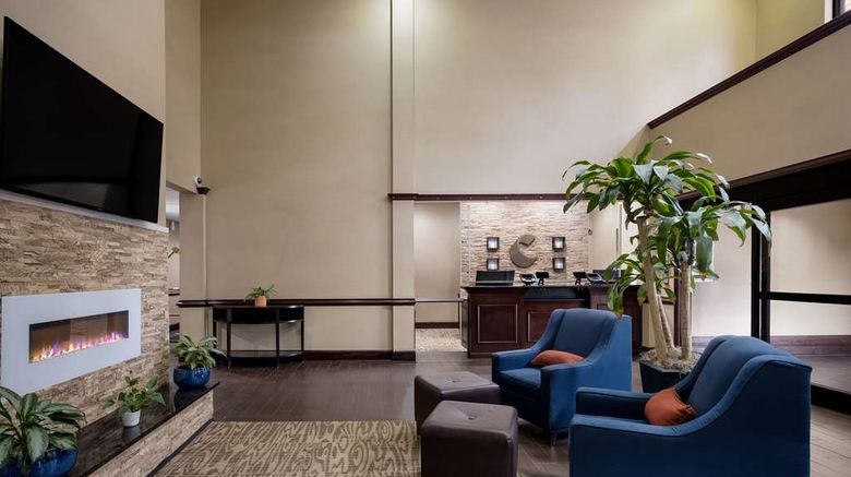 <b>Comfort Inn & Suites Lobby</b>. Images powered by <a href="https://iceportal.shijigroup.com/" title="IcePortal" target="_blank">IcePortal</a>.