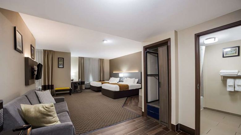 <b>Comfort Inn & Suites Suite</b>. Images powered by <a href="https://iceportal.shijigroup.com/" title="IcePortal" target="_blank">IcePortal</a>.