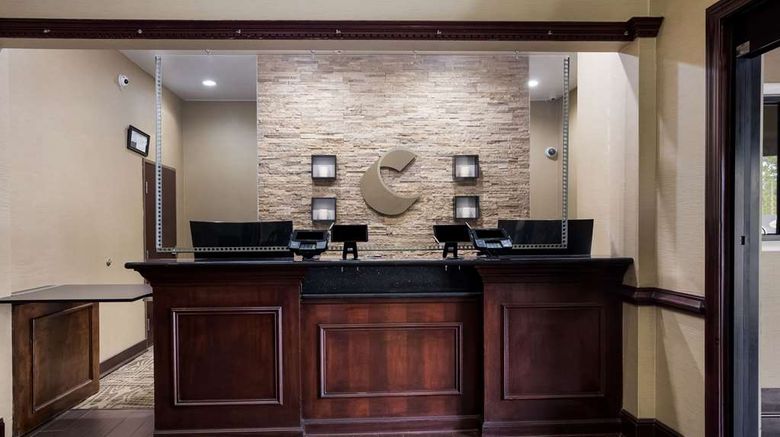 <b>Comfort Inn & Suites Lobby</b>. Images powered by <a href="https://iceportal.shijigroup.com/" title="IcePortal" target="_blank">IcePortal</a>.