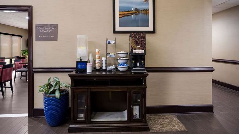 <b>Comfort Inn & Suites Lobby</b>. Images powered by <a href="https://iceportal.shijigroup.com/" title="IcePortal" target="_blank">IcePortal</a>.