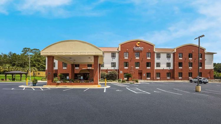 Comfort Inn & Suites Exterior