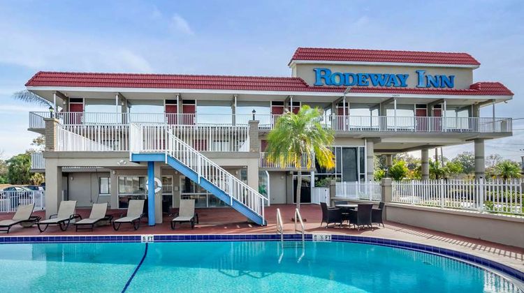 Rodeway Inn Exterior