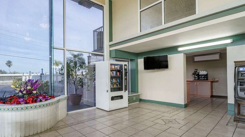 <b>Rodeway Inn Lobby</b>. Images powered by <a href="https://iceportal.shijigroup.com/" title="IcePortal" target="_blank">IcePortal</a>.
