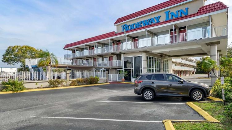 Rodeway Inn Exterior
