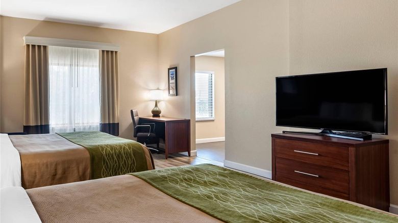<b>Comfort Inn & Suites Suite</b>. Images powered by <a href="https://iceportal.shijigroup.com/" title="IcePortal" target="_blank">IcePortal</a>.