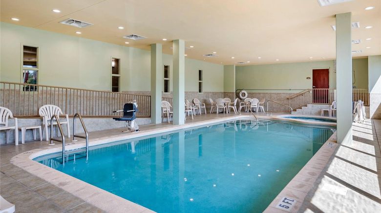 <b>Comfort Inn & Suites Pool</b>. Images powered by <a href="https://iceportal.shijigroup.com/" title="IcePortal" target="_blank">IcePortal</a>.