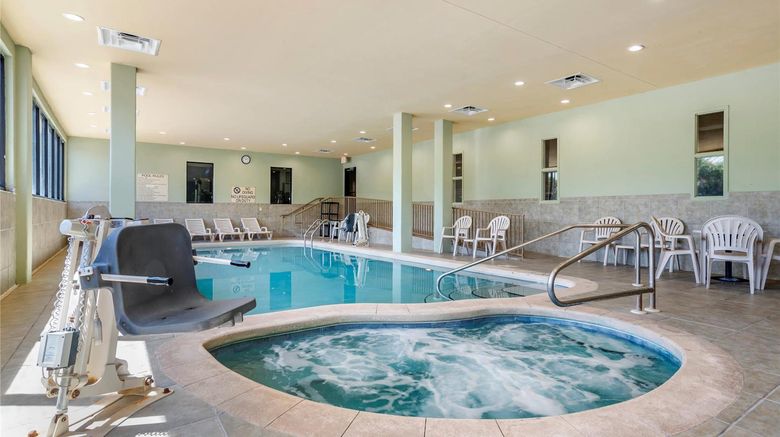 <b>Comfort Inn & Suites Pool</b>. Images powered by <a href="https://iceportal.shijigroup.com/" title="IcePortal" target="_blank">IcePortal</a>.