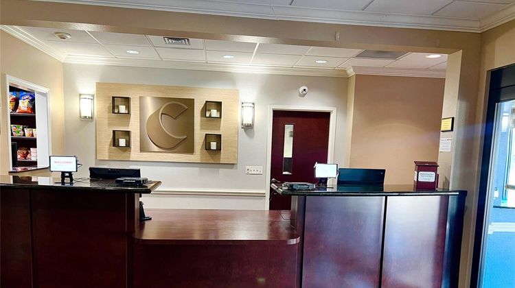 Comfort Inn & Suites Lobby