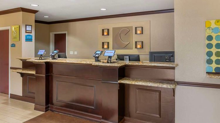 Comfort Inn & Suites Northeast Gateway Lobby