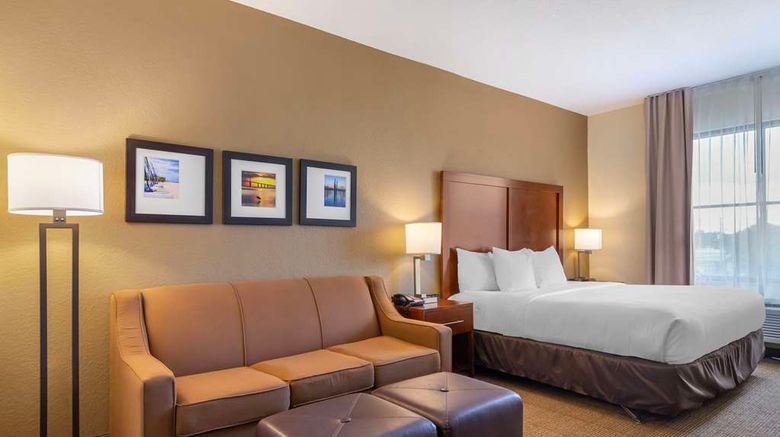 <b>Comfort Inn & Suites Northeast Gateway Suite</b>. Images powered by <a href="https://iceportal.shijigroup.com/" title="IcePortal" target="_blank">IcePortal</a>.