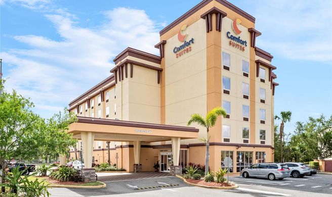 Comfort Suites Orlando Airport Exterior