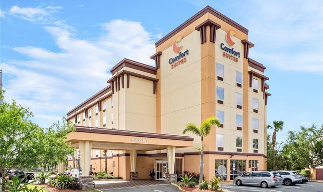 Comfort Suites Orlando Airport Exterior