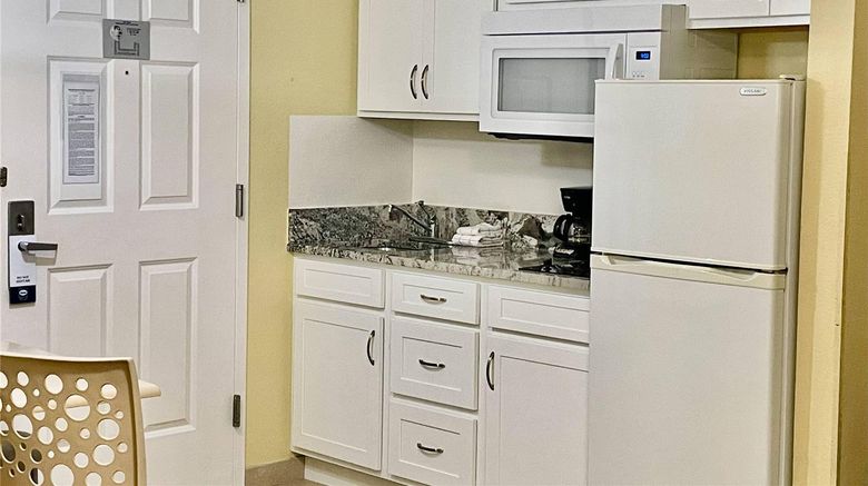 <b>Suburban Studios Fort Myers Cape Coral Room</b>. Images powered by <a href="https://iceportal.shijigroup.com/" title="IcePortal" target="_blank">IcePortal</a>.