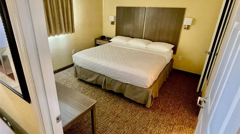 <b>Suburban Studios Fort Myers Cape Coral Room</b>. Images powered by <a href="https://iceportal.shijigroup.com/" title="IcePortal" target="_blank">IcePortal</a>.