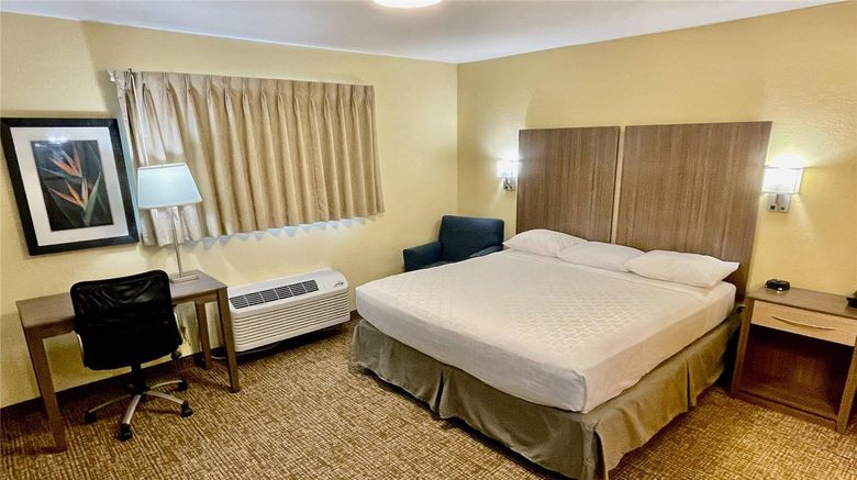 <b>Suburban Studios Fort Myers Cape Coral Room</b>. Images powered by <a href="https://iceportal.shijigroup.com/" title="IcePortal" target="_blank">IcePortal</a>.