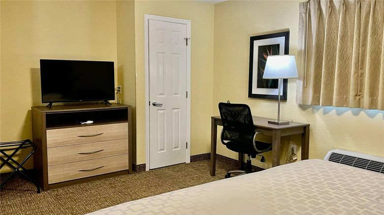 <b>Suburban Studios Fort Myers Cape Coral Room</b>. Images powered by <a href="https://iceportal.shijigroup.com/" title="IcePortal" target="_blank">IcePortal</a>.
