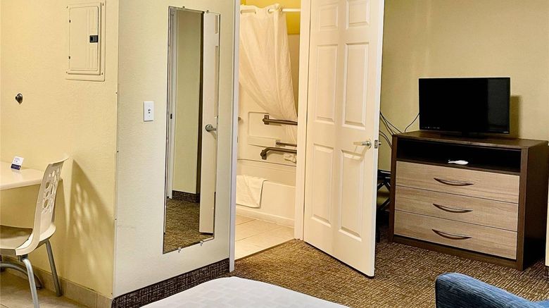 <b>Suburban Studios Fort Myers Cape Coral Room</b>. Images powered by <a href="https://iceportal.shijigroup.com/" title="IcePortal" target="_blank">IcePortal</a>.