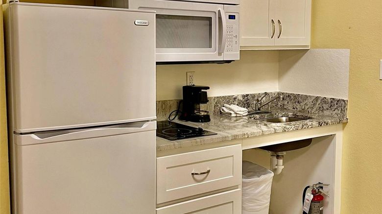 <b>Suburban Studios Fort Myers Cape Coral Room</b>. Images powered by <a href="https://iceportal.shijigroup.com/" title="IcePortal" target="_blank">IcePortal</a>.