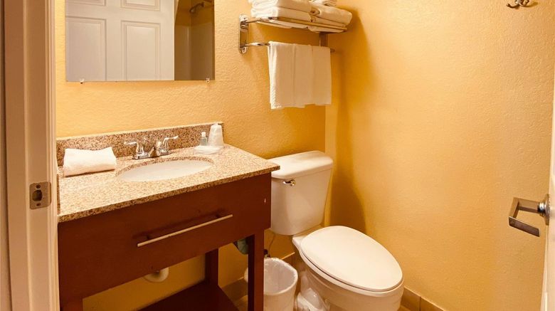 <b>Suburban Studios Fort Myers Cape Coral Room</b>. Images powered by <a href="https://iceportal.shijigroup.com/" title="IcePortal" target="_blank">IcePortal</a>.