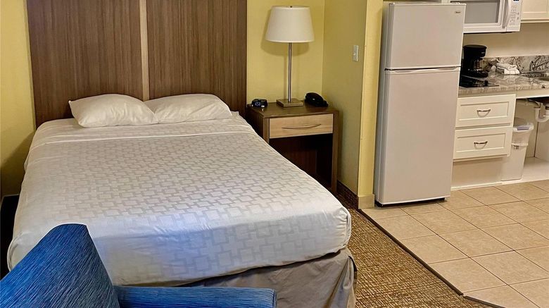 <b>Suburban Studios Fort Myers Cape Coral Room</b>. Images powered by <a href="https://iceportal.shijigroup.com/" title="IcePortal" target="_blank">IcePortal</a>.