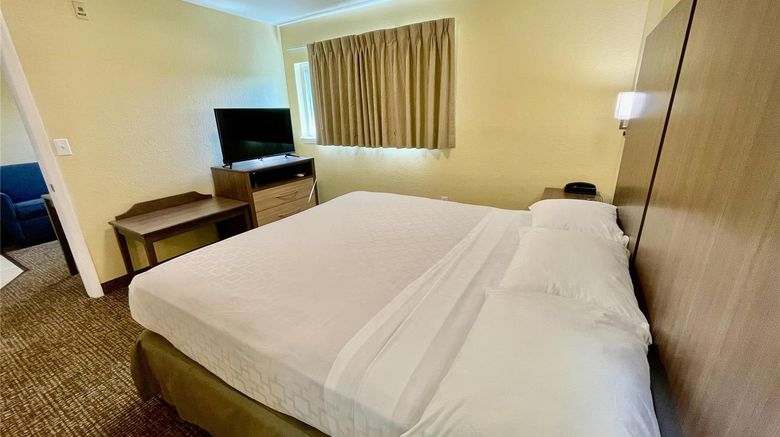 <b>Suburban Studios Fort Myers Cape Coral Room</b>. Images powered by <a href="https://iceportal.shijigroup.com/" title="IcePortal" target="_blank">IcePortal</a>.