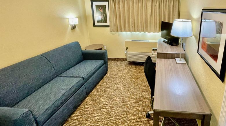<b>Suburban Studios Fort Myers Cape Coral Room</b>. Images powered by <a href="https://iceportal.shijigroup.com/" title="IcePortal" target="_blank">IcePortal</a>.