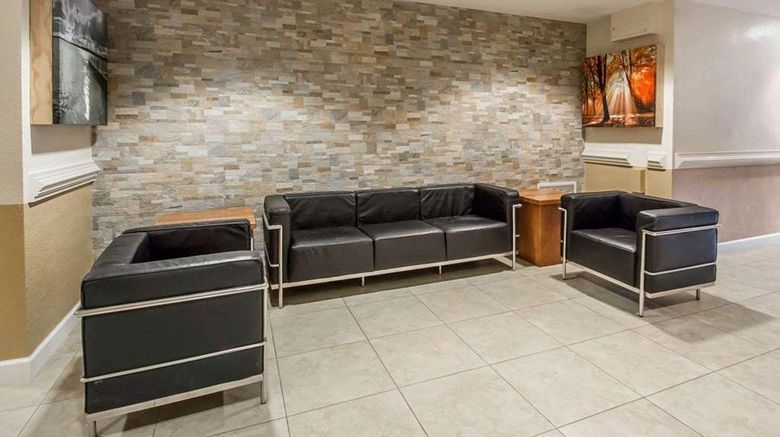 <b>Suburban Studios Melbourne Airport Lobby</b>. Images powered by <a href="https://iceportal.shijigroup.com/" title="IcePortal" target="_blank">IcePortal</a>.