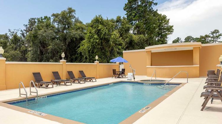 Comfort Suites Pool