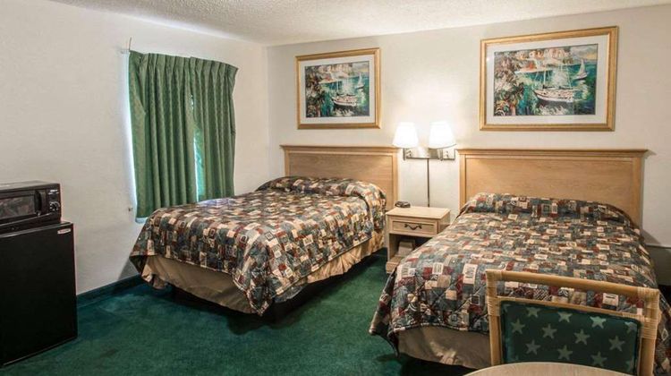 Rodeway Inn Room