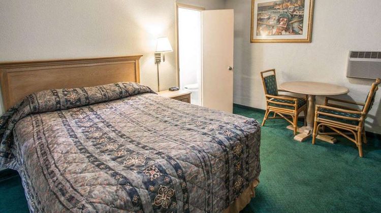 Rodeway Inn Room
