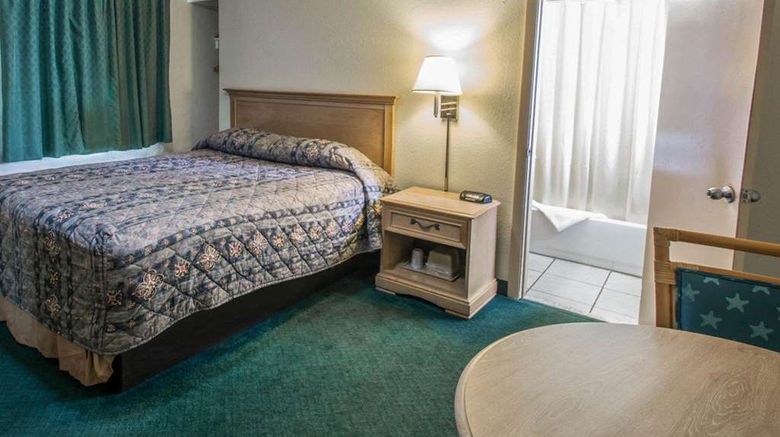 <b>Rodeway Inn Room</b>. Images powered by <a href="https://iceportal.shijigroup.com/" title="IcePortal" target="_blank">IcePortal</a>.