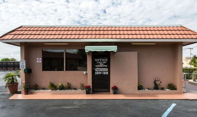 Rodeway Inn Exterior