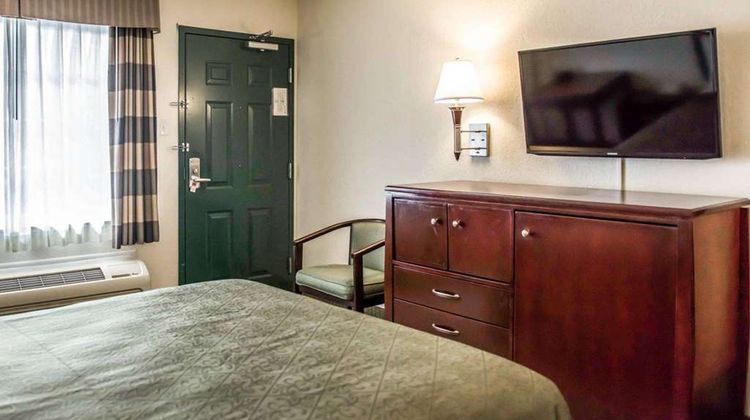 Econo Lodge Monticello Room