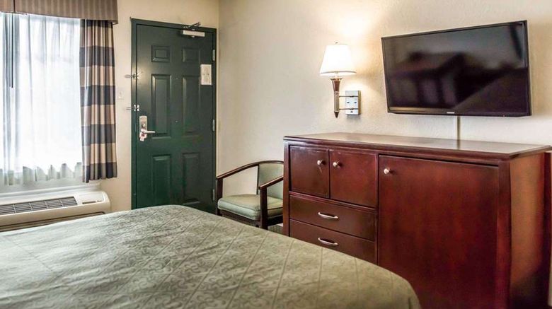 <b>Econo Lodge Monticello Room</b>. Images powered by <a href="https://iceportal.shijigroup.com/" title="IcePortal" target="_blank">IcePortal</a>.