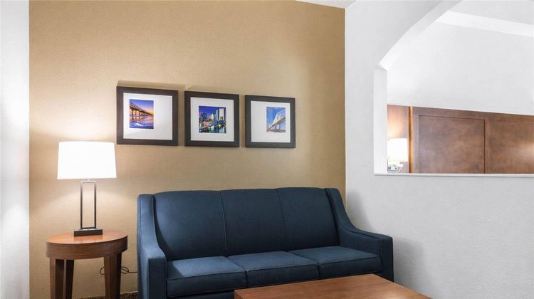 Comfort Suites Baymeadows Suite