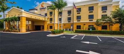 Comfort Suites Exterior