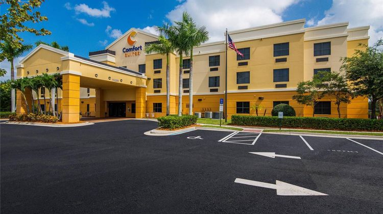 Comfort Suites Exterior