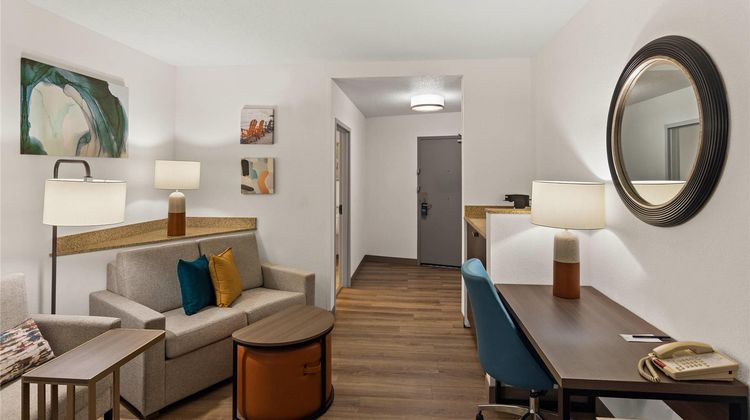 Comfort Suites Suite